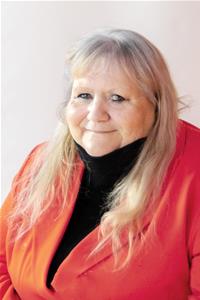 Profile image for Councillor Lyn Buckingham